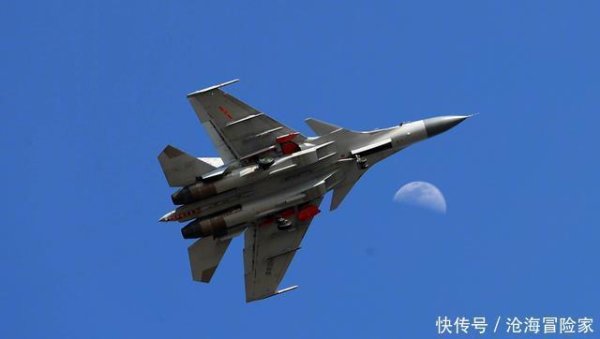 卓信宝 歼15硬核驱离！超低空突防撕开防线，双航母夹击成笑话